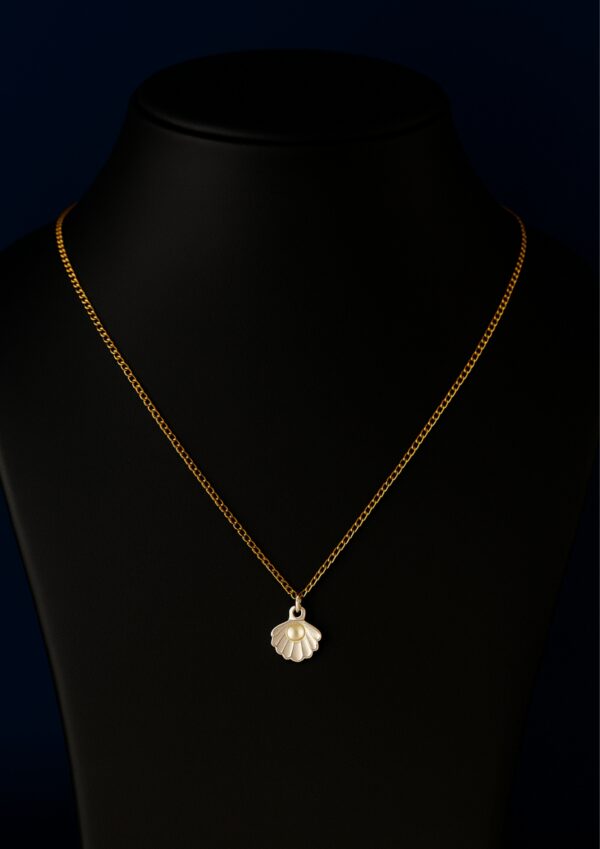 white seashell and pearl pendant necklace